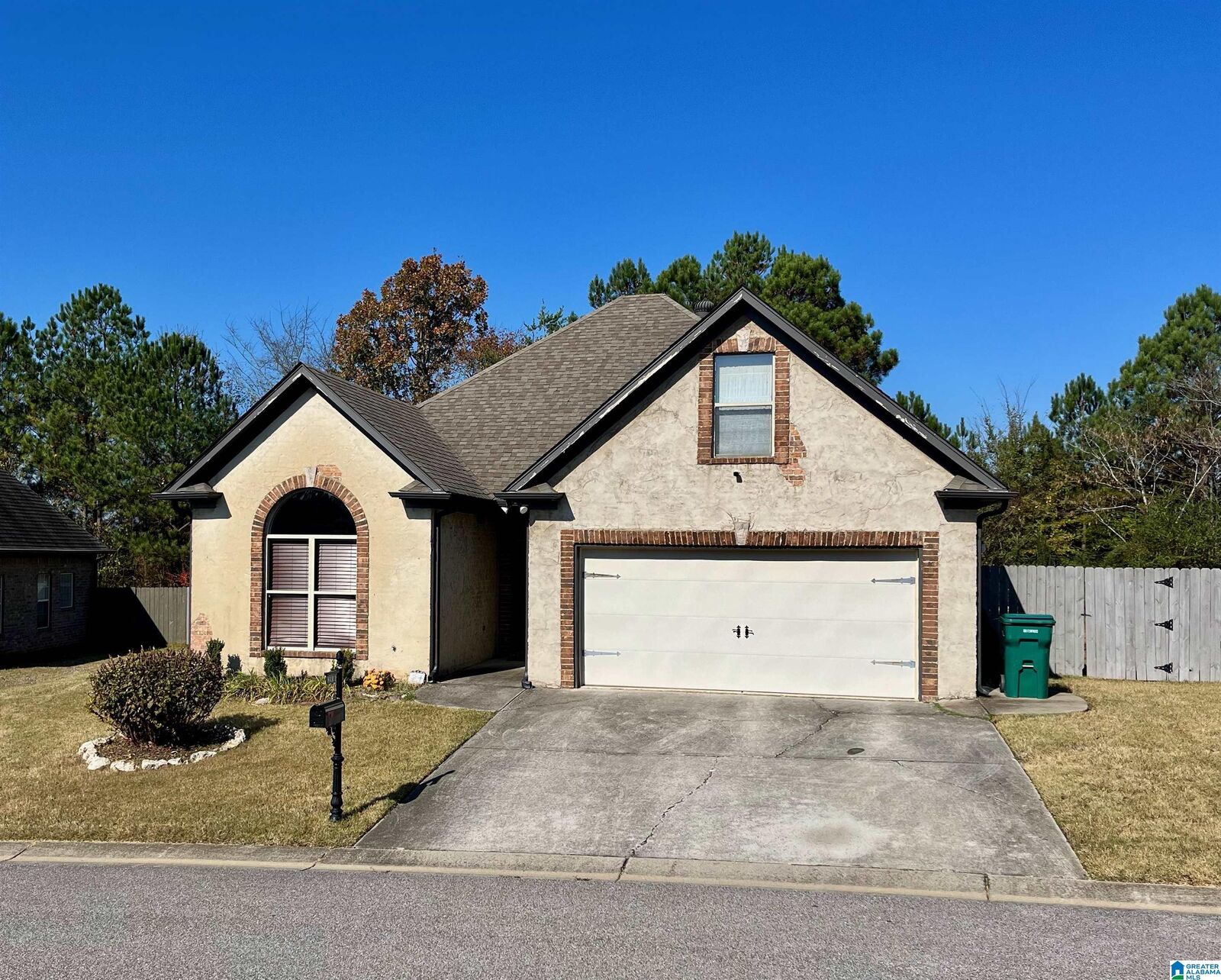Property Photo:  2918 Summit Drive  AL 35068 