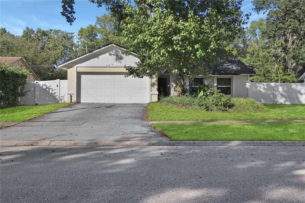 Property Photo: 118 Clyde Ave FL 32750