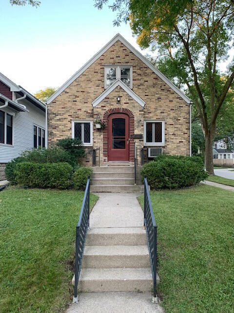 Property Photo:  4902 N Larkin St  WI 53217 