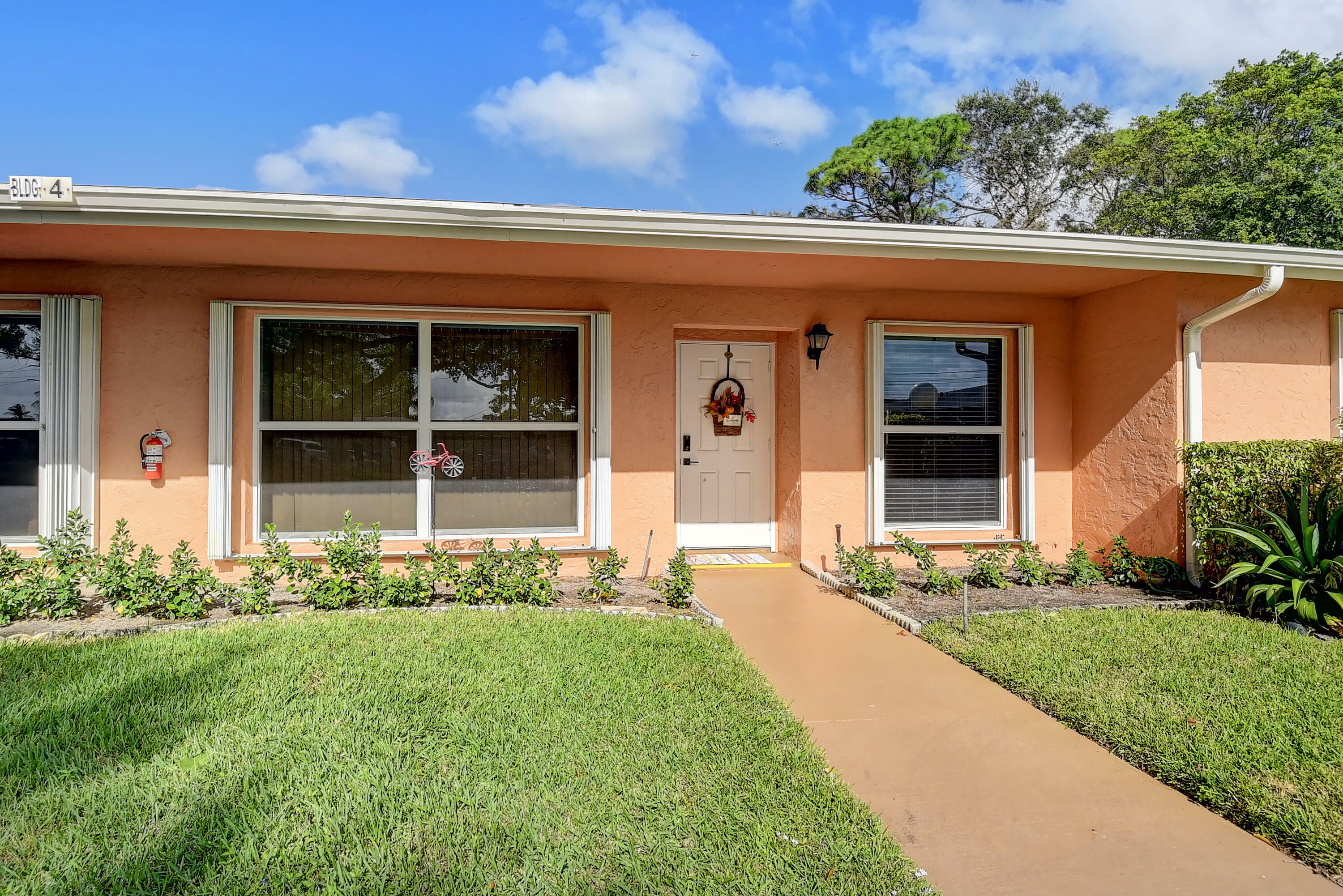 Property Photo:  1281 NW 18th Avenue 4-C  FL 33445 