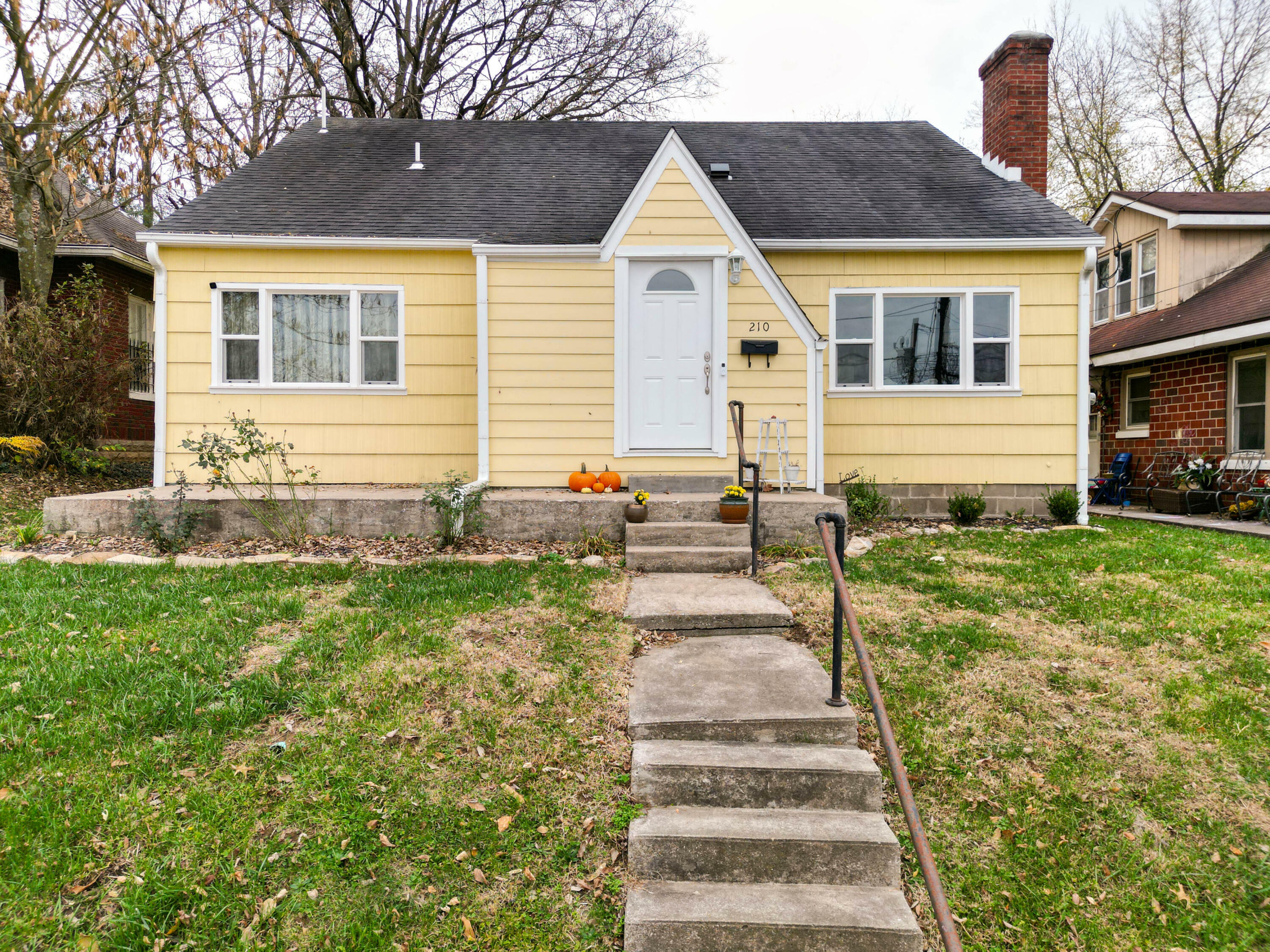 Property Photo:  210 E Ashley Rd  MO 65233 