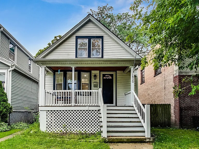 Property Photo:  1820 Greenwood Street  IL 60201 