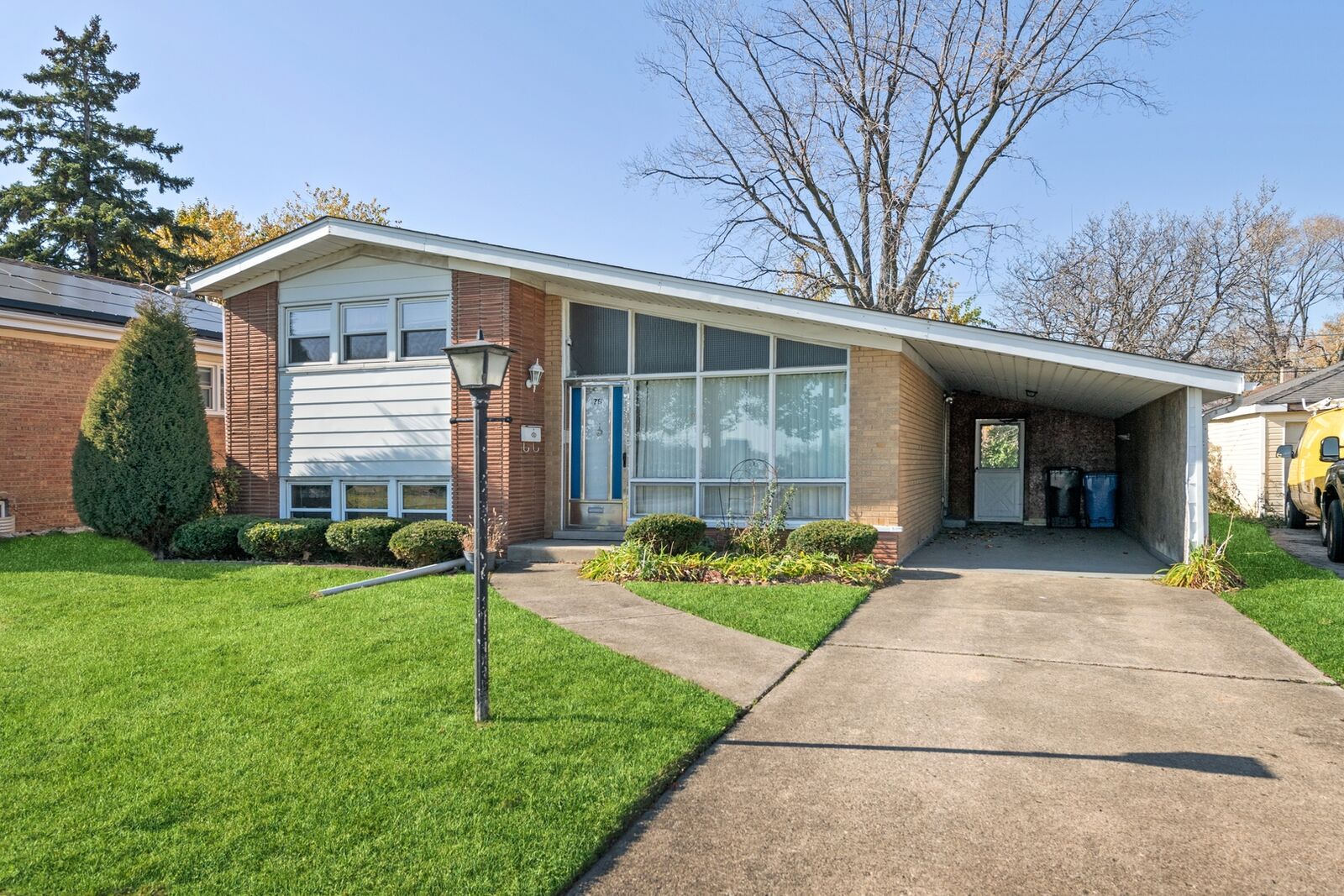 Property Photo: 78 N Wolf Road IL 60162
