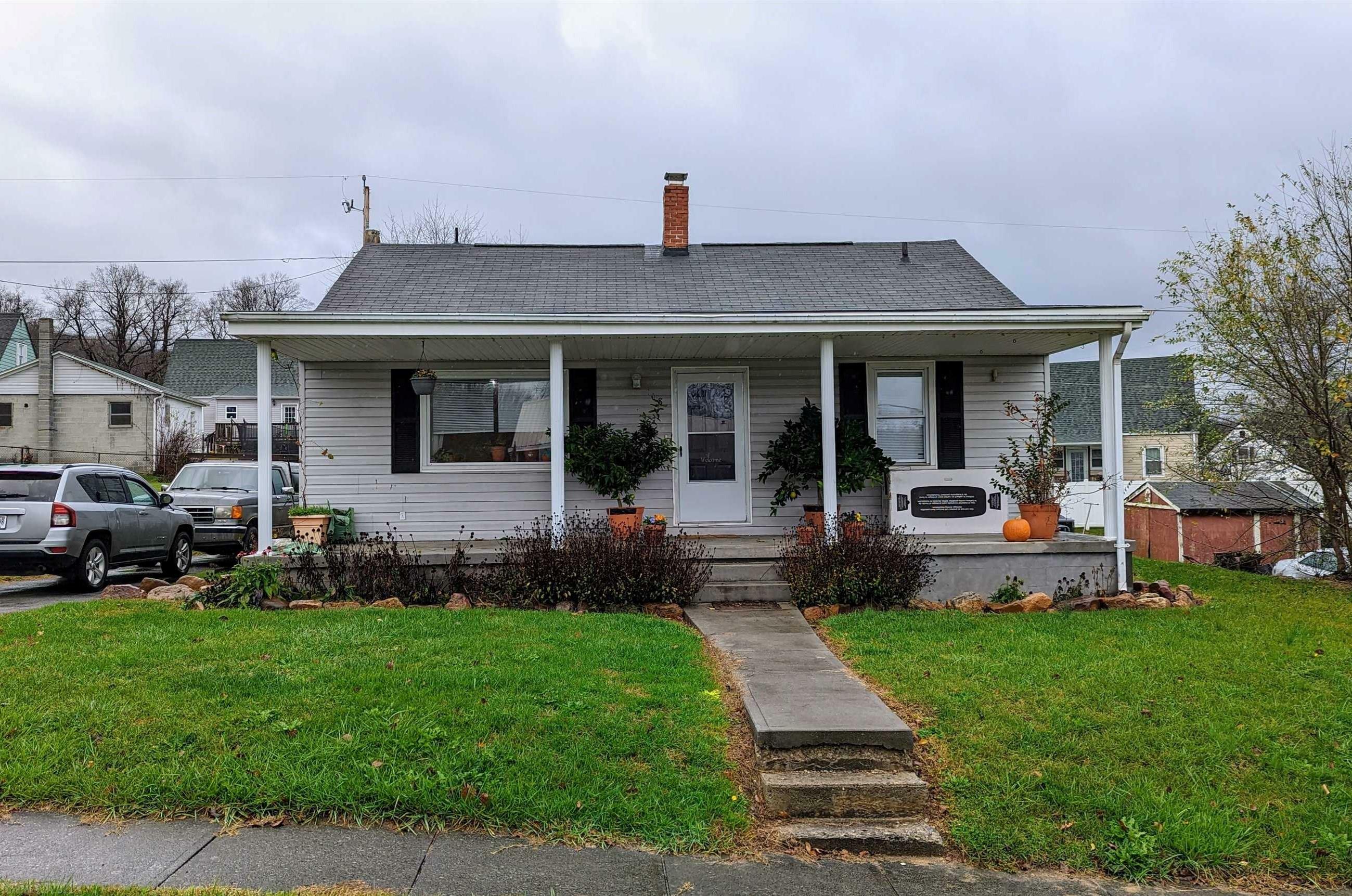 Property Photo:  108 Midway Street  VA 24124 