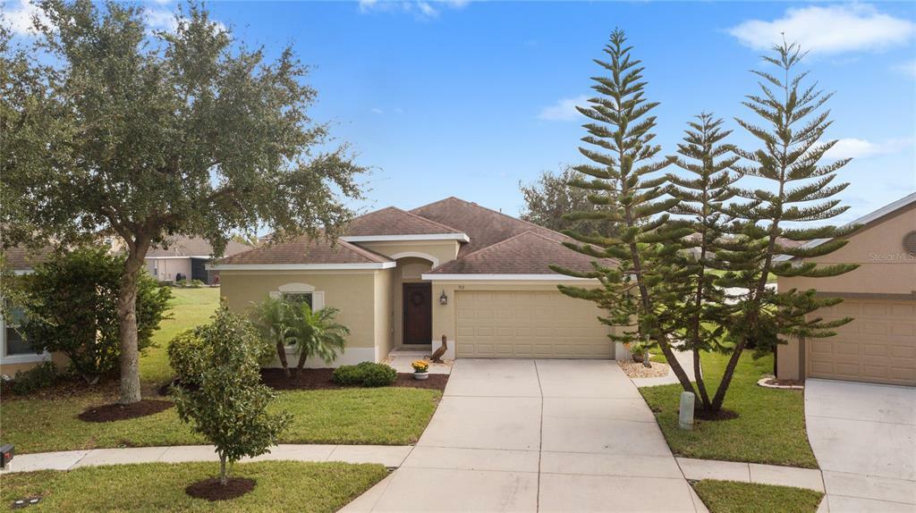 Property Photo: 913 Parker Den Drive FL 33570