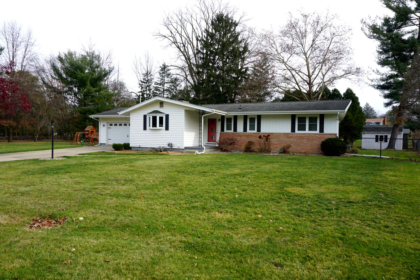 Property Photo:  953 Thomas Drive  MI 49203 