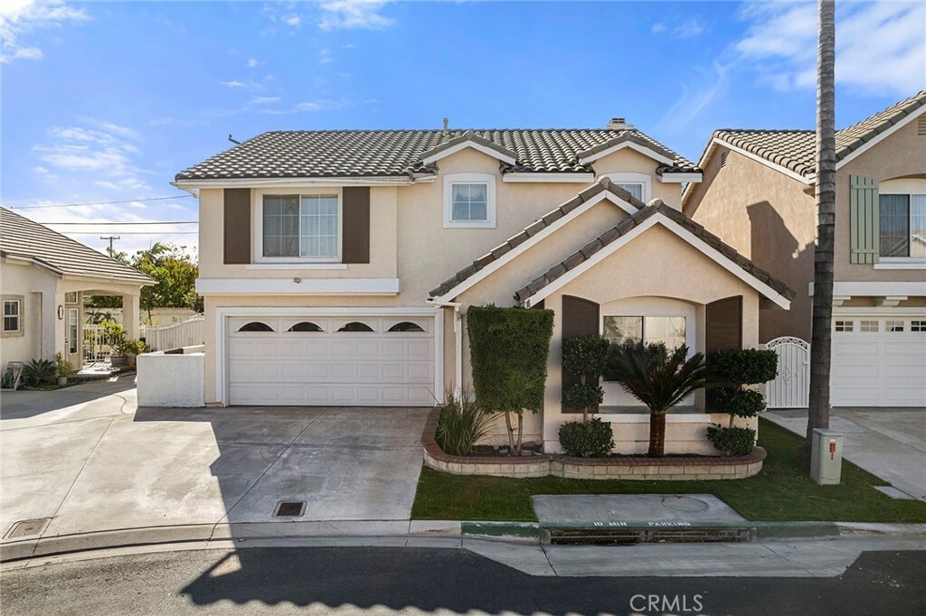 Property Photo:  220 S Linhaven Circle  CA 92804 