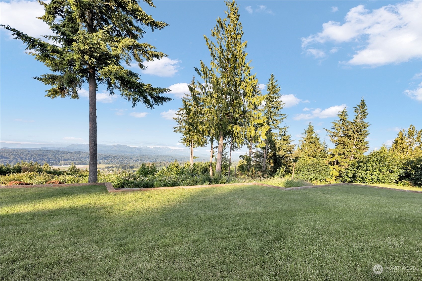 Property Photo:  6910 264th Avenue NE  WA 98053 