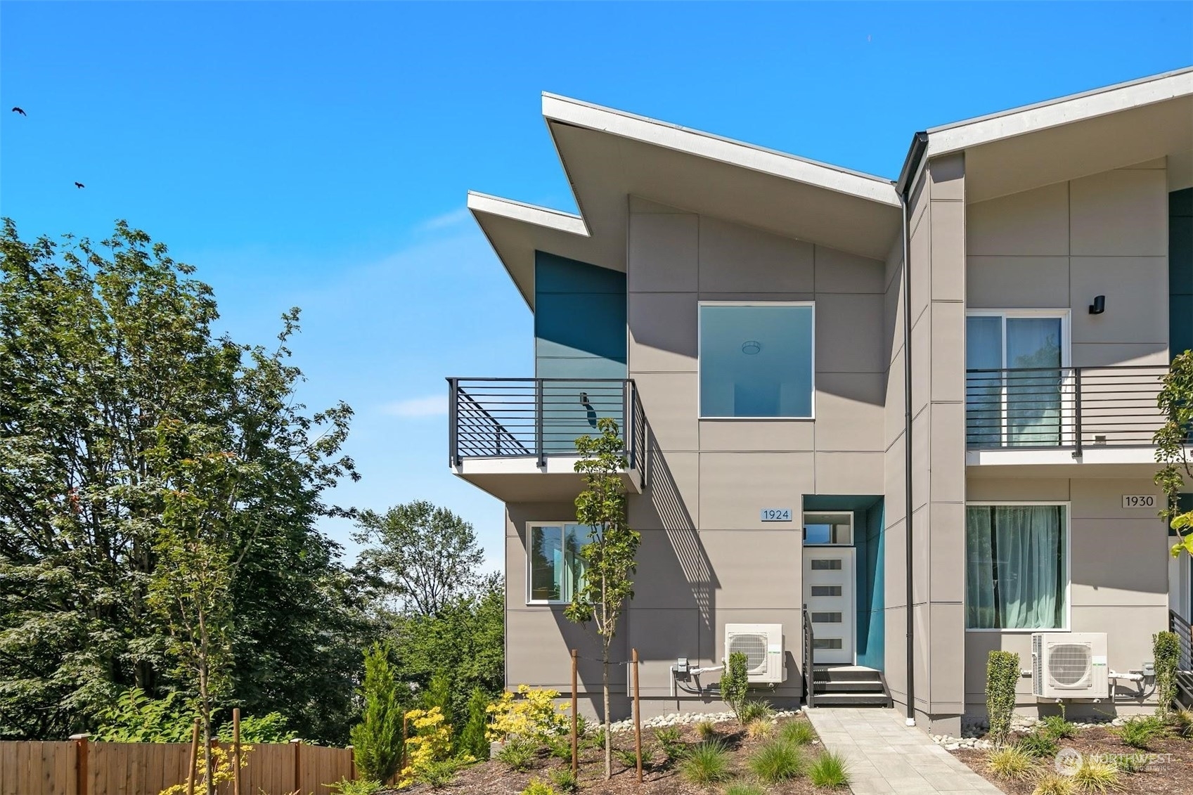 Property Photo: 1924 NE 7th Court WA 98056