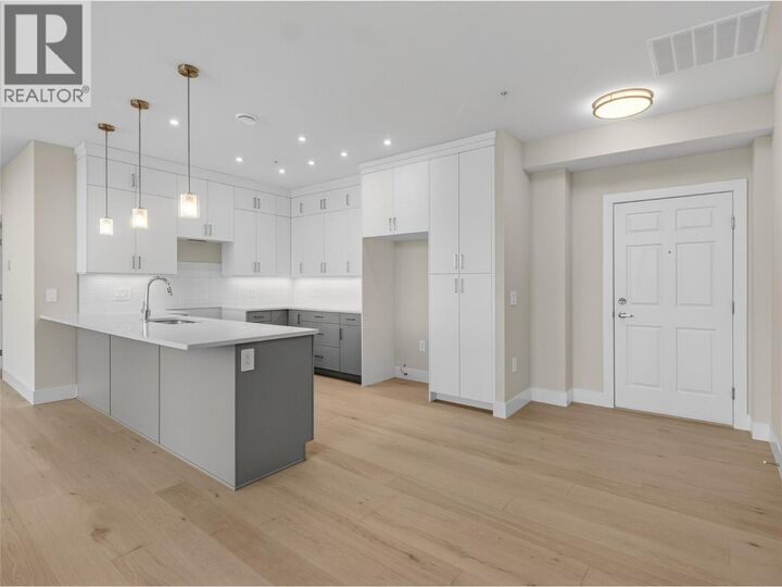 3362 Skaha Lake Road 1401 — photo 1