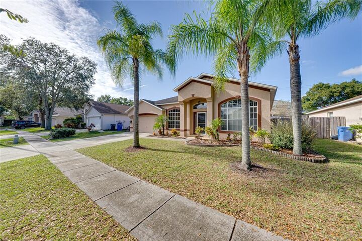 Property Photo: 439 Country Vineyard Drive FL 33594