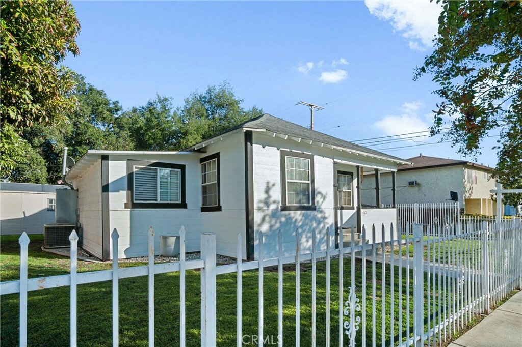 Property Photo:  412 S Heliotrope  CA 91016 