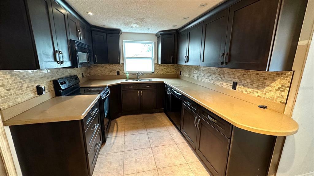 Property Photo: 10834 Kingsbridge Road FL 34668