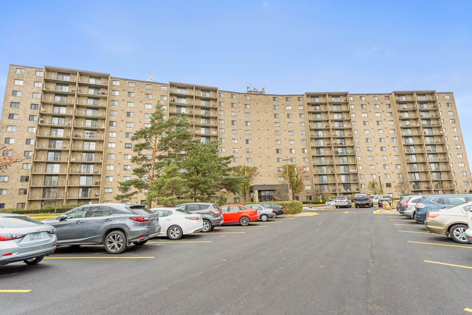 Property Photo:  6340 Americana Drive 718  IL 60527 