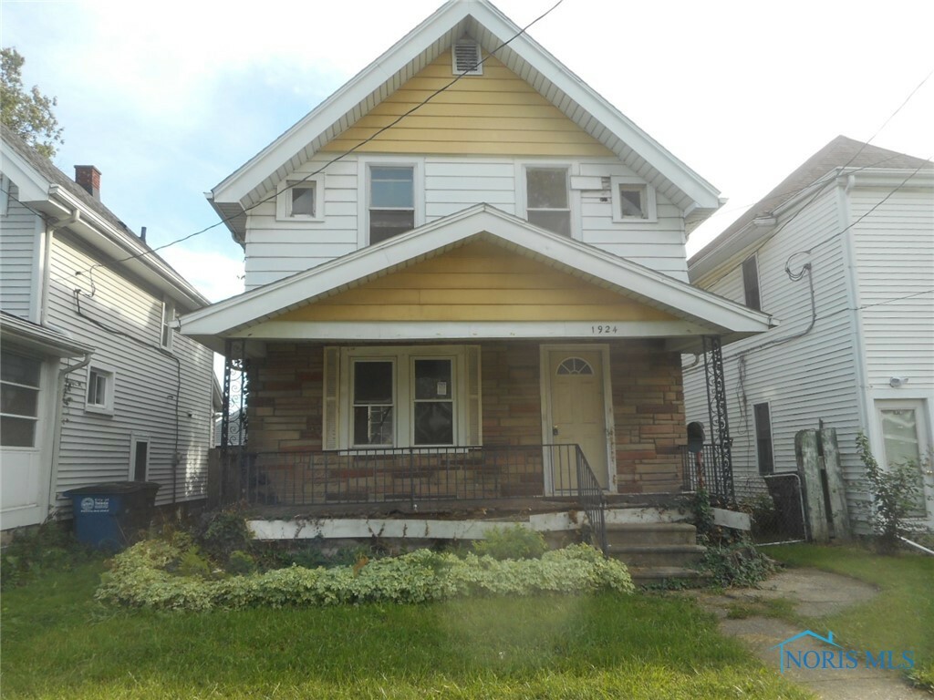 Property Photo:  1924 Greenwood Avenue  OH 43605 