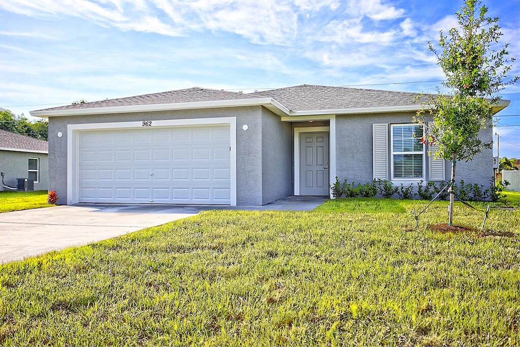 Property Photo:  1861 SE Aires Lane  FL 34984 