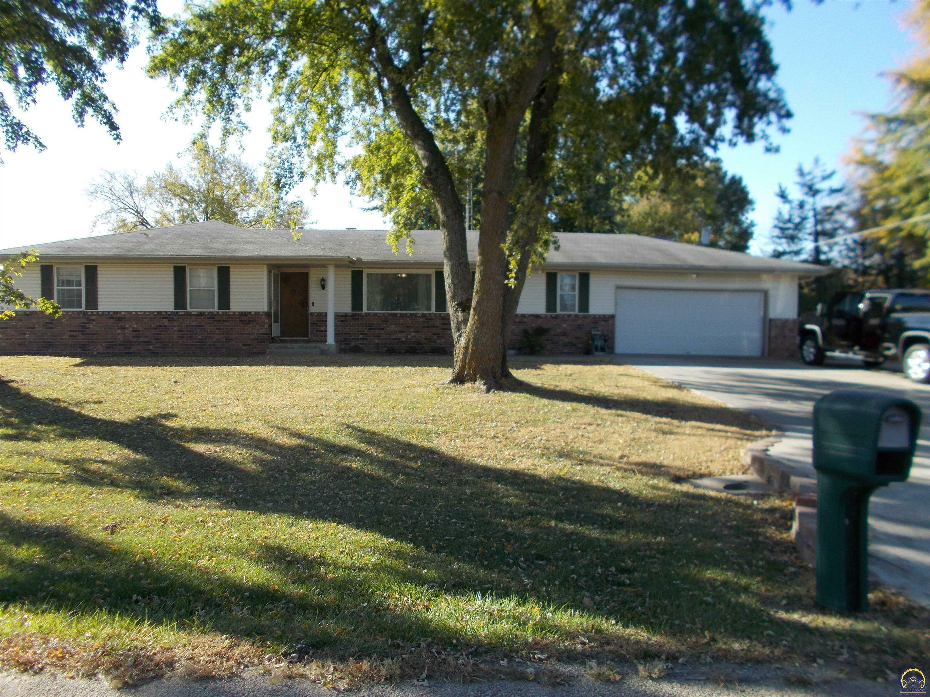 Property Photo:  4025 SE 30th St  KS 66605 