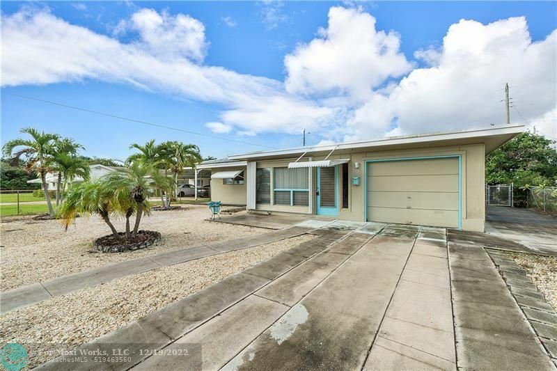 Property Photo:  711 NE 9th Ave  FL 33060 