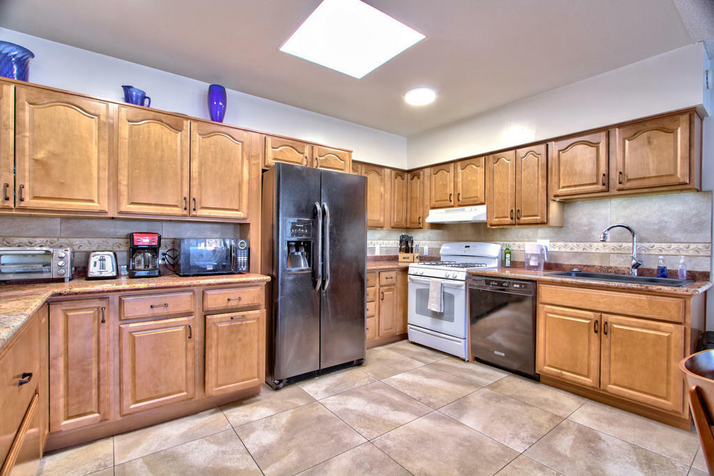 Property Photo:  1815 E Tachevah Drive  CA 92262 