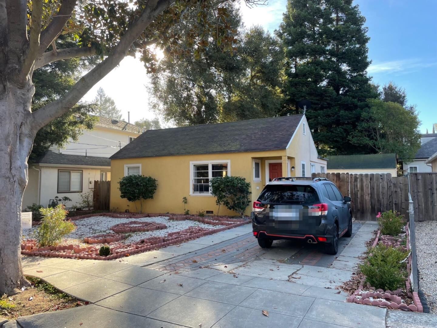 Property Photo:  1040 Fife Avenue  CA 94301 