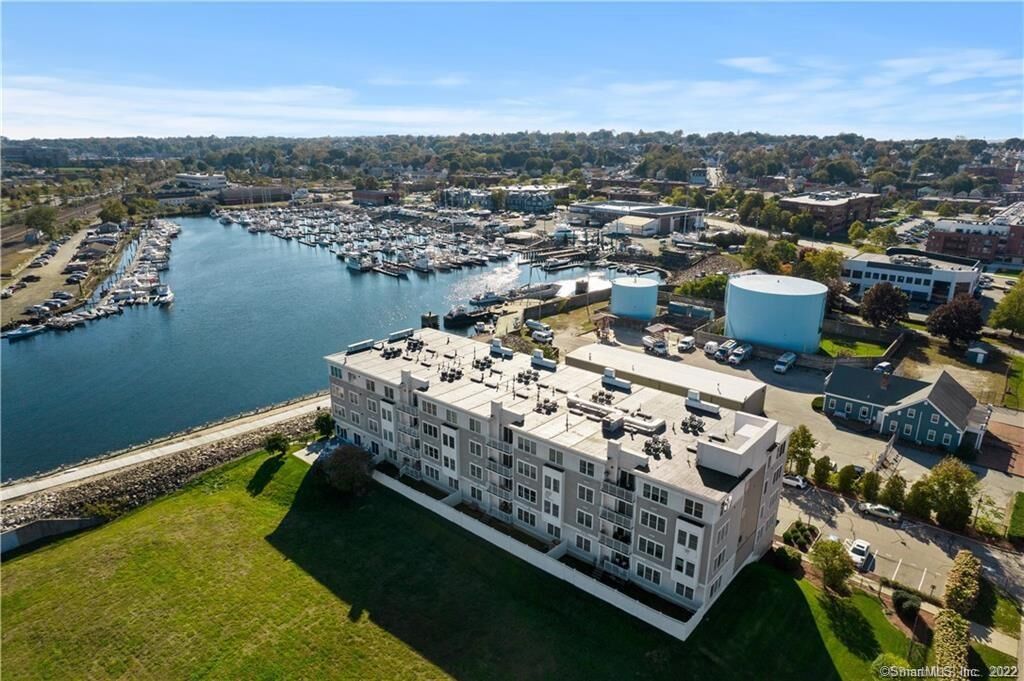Property Photo:  400 Bank Street 406  CT 06320 