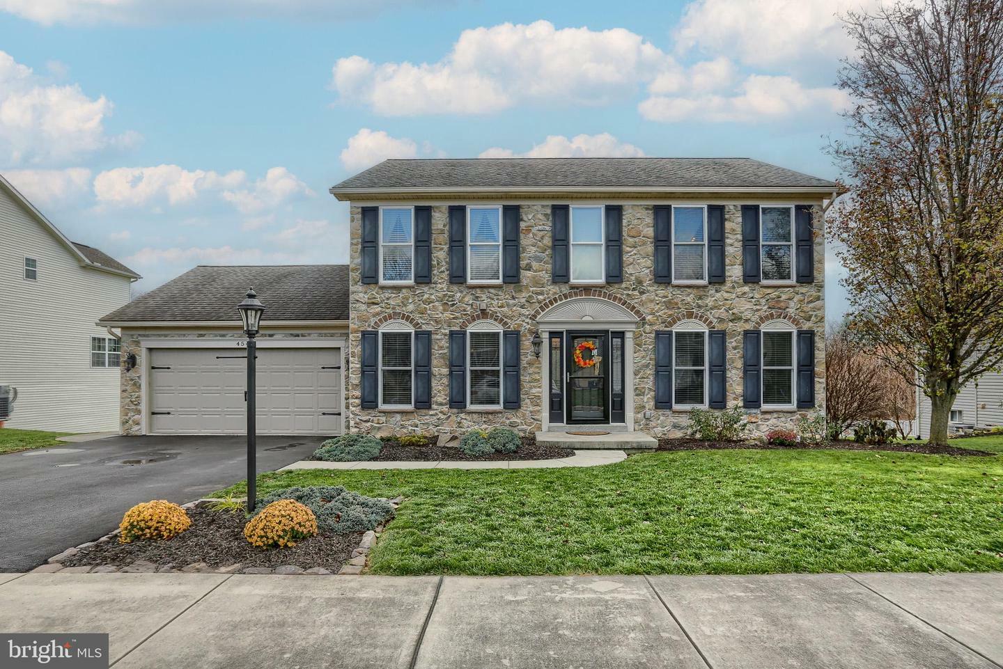 Property Photo: 454 Chestnut Way PA 17070