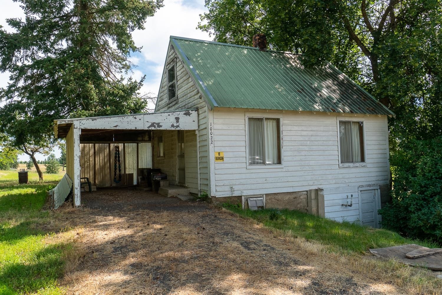 Property Photo: 10022 E Day Mt. Spokane Rd WA 99005