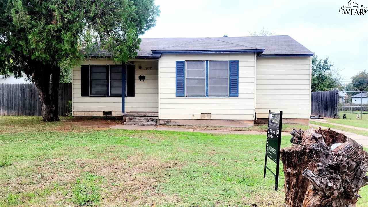 Property Photo: 1637 Hawes Avenue TX 76301