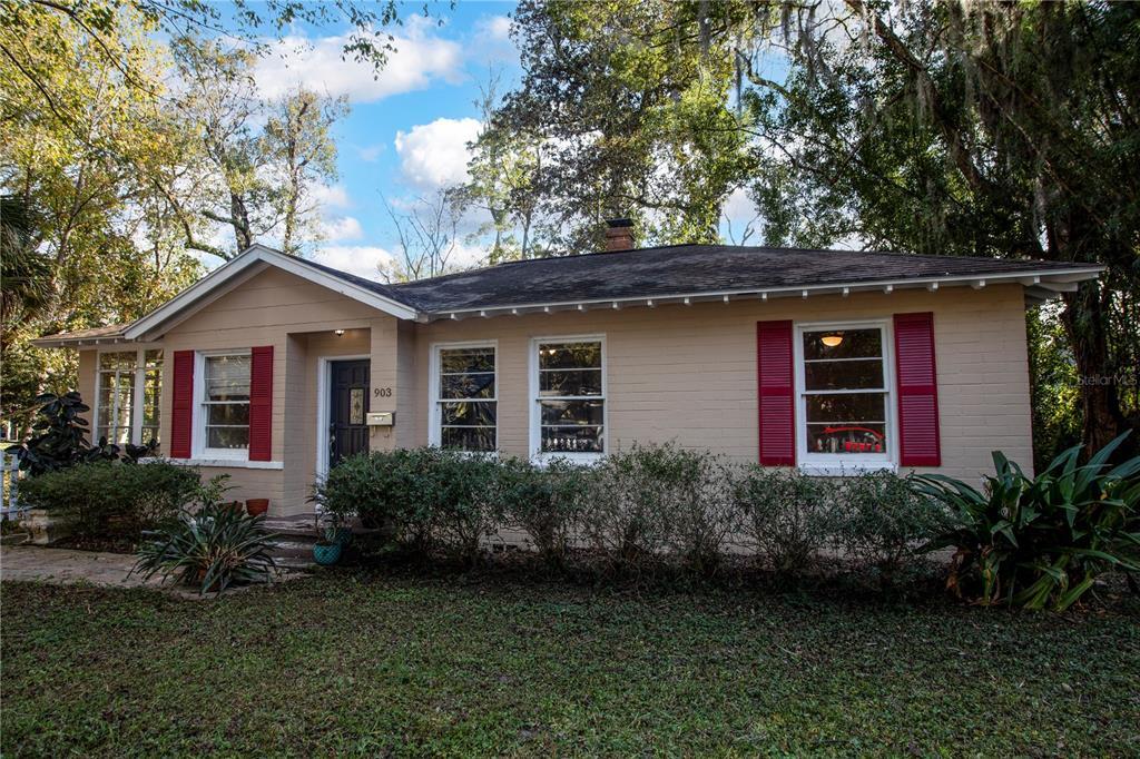 Property Photo: 903 NW 9th Avenue FL 32601