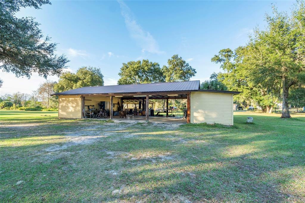 Property Photo:  3300 SE 183rd Avenue Road  FL 32179 