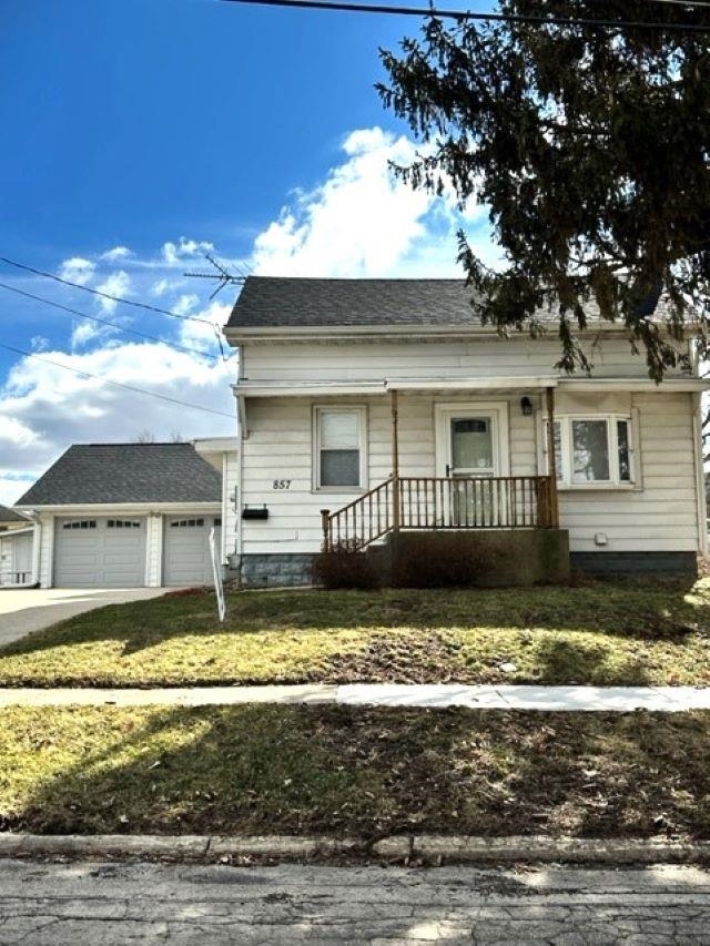 Property Photo:  857 W Jefferson Drive  IL 61032 