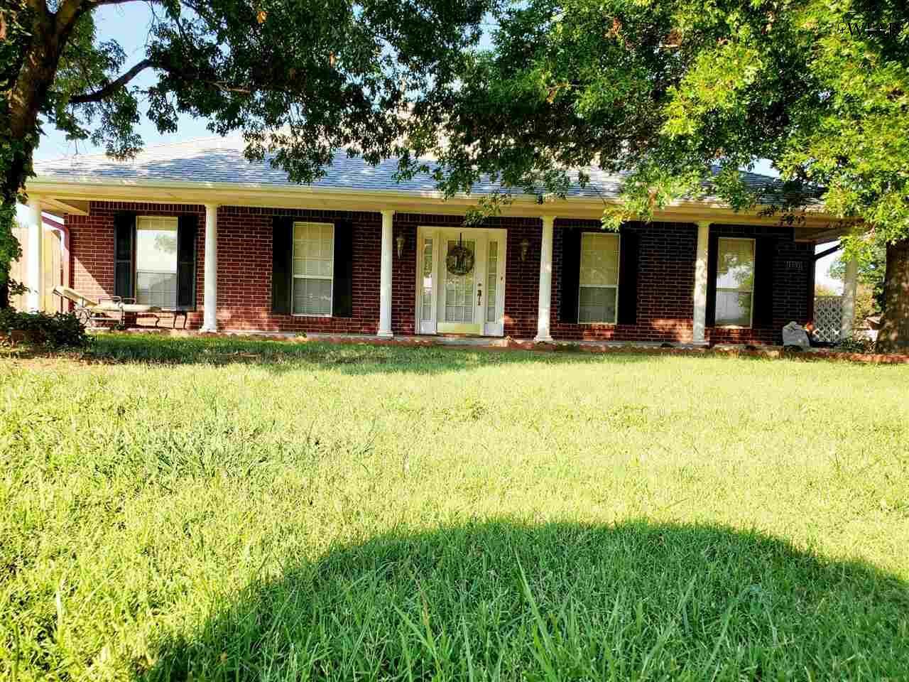 Property Photo:  1393 S Preston Road  TX 76354 