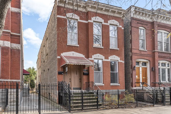 Property Photo:  837 N Winchester Avenue  IL 60622 