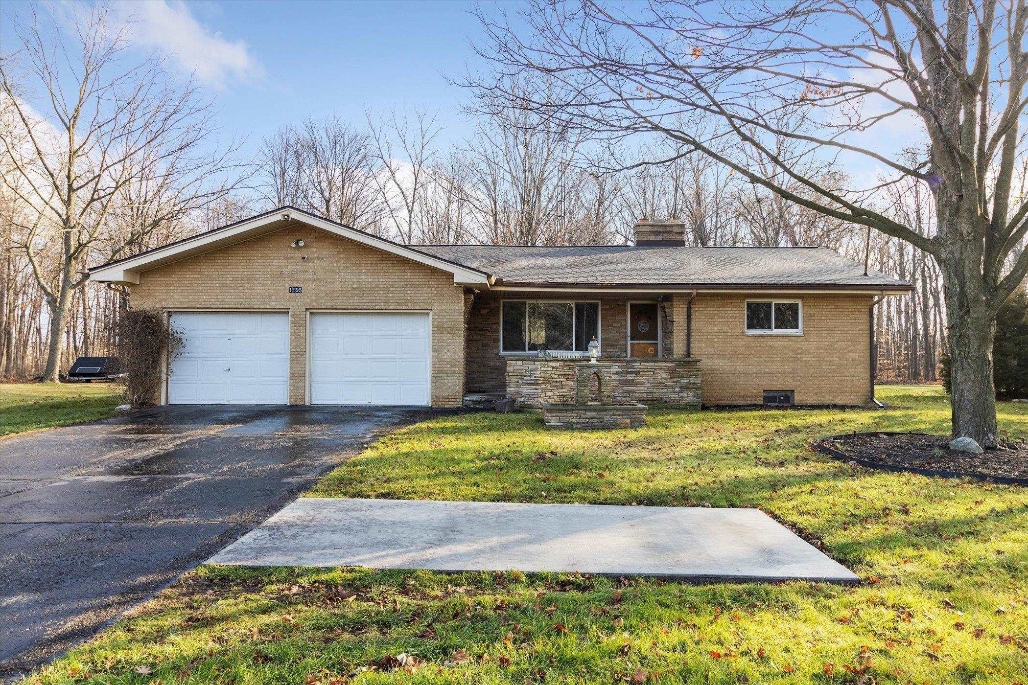 Property Photo:  1195 S Elms  MI 48532 