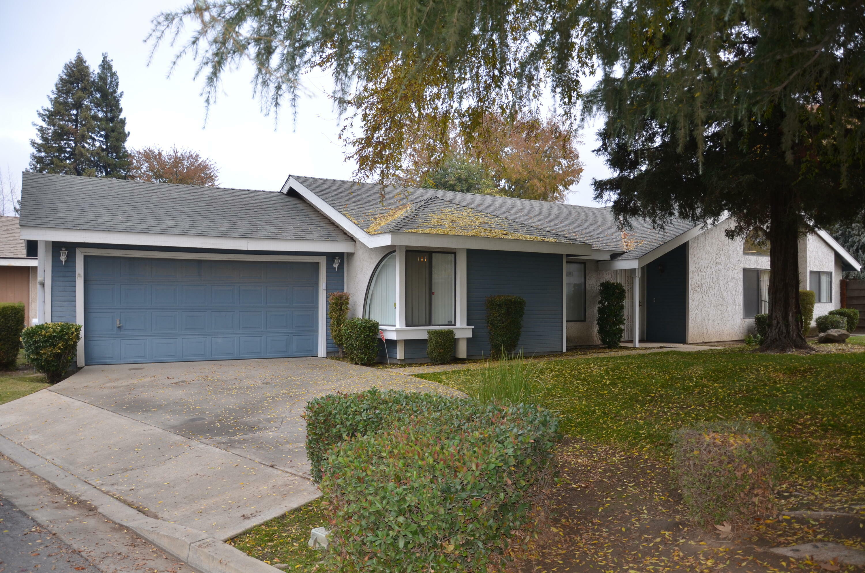 Property Photo:  2132 N Tracy Street  CA 93292 