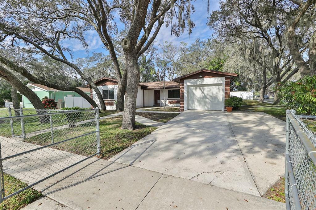 Property Photo:  1002 Pinegrove Drive  FL 33511 