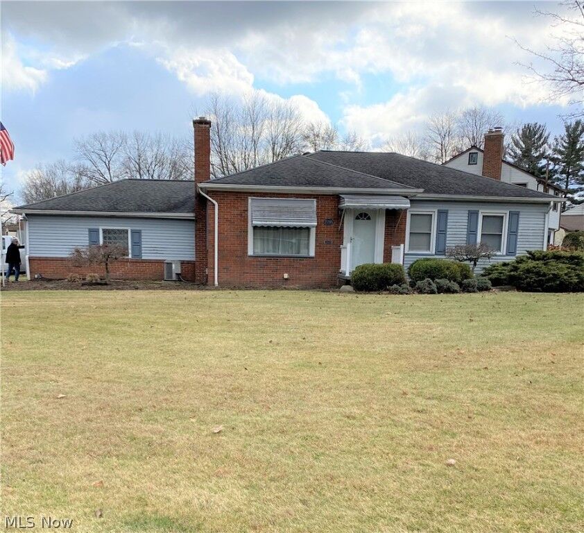 Property Photo: 2795 Rosewae Drive OH 44511