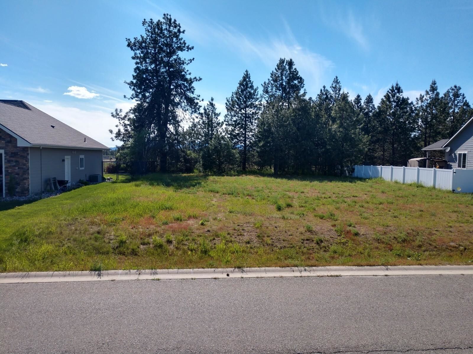 Property Photo: 925 N High Desert Dr WA 99006