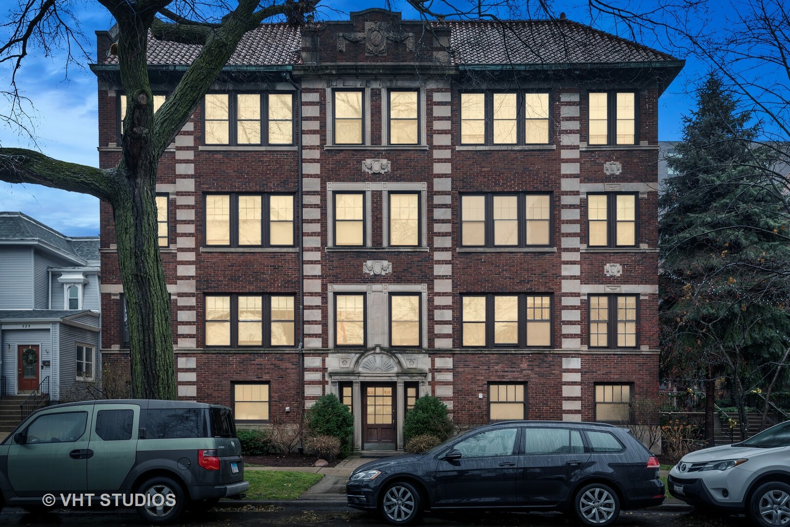 Property Photo:  830 Hinman Avenue 1S  IL 60202 