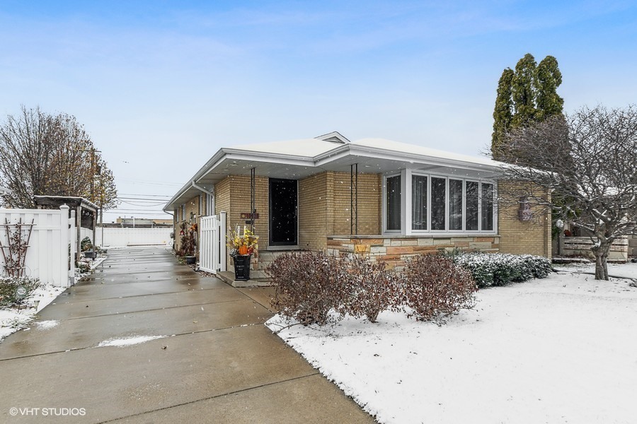 Property Photo:  10108 Maple Avenue  IL 60453 