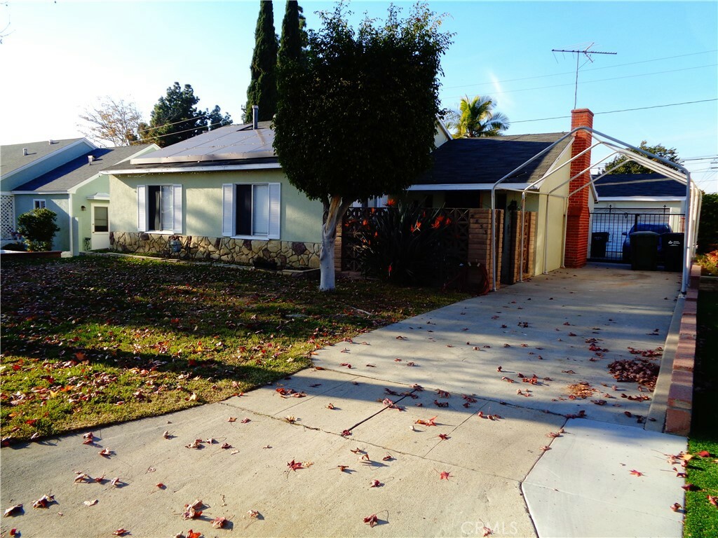 Property Photo: 8853 Calmosa Avenue CA 90605