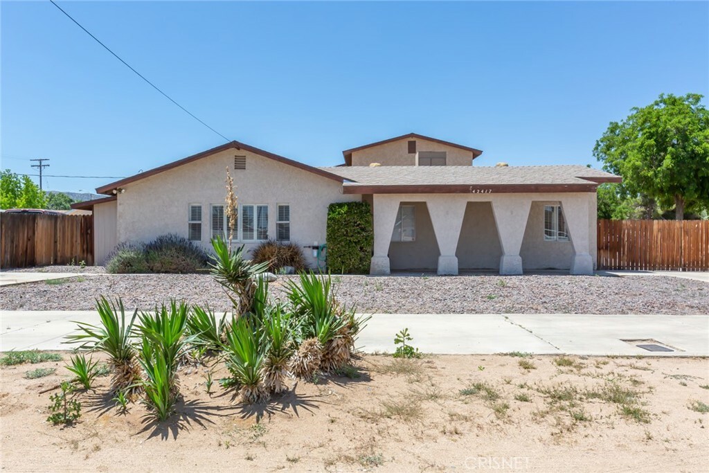 Property Photo:  42417 45th Street W  CA 93536 