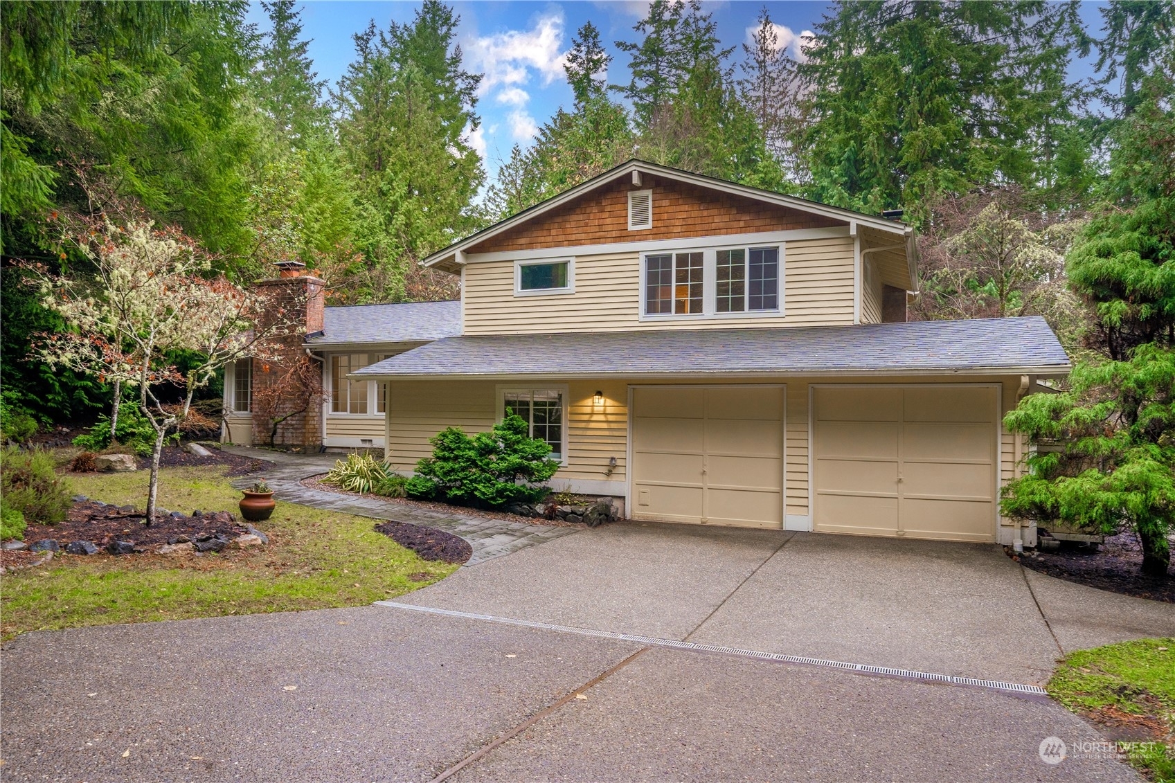 Property Photo:  6455 NE Dapple Court  WA 98110 