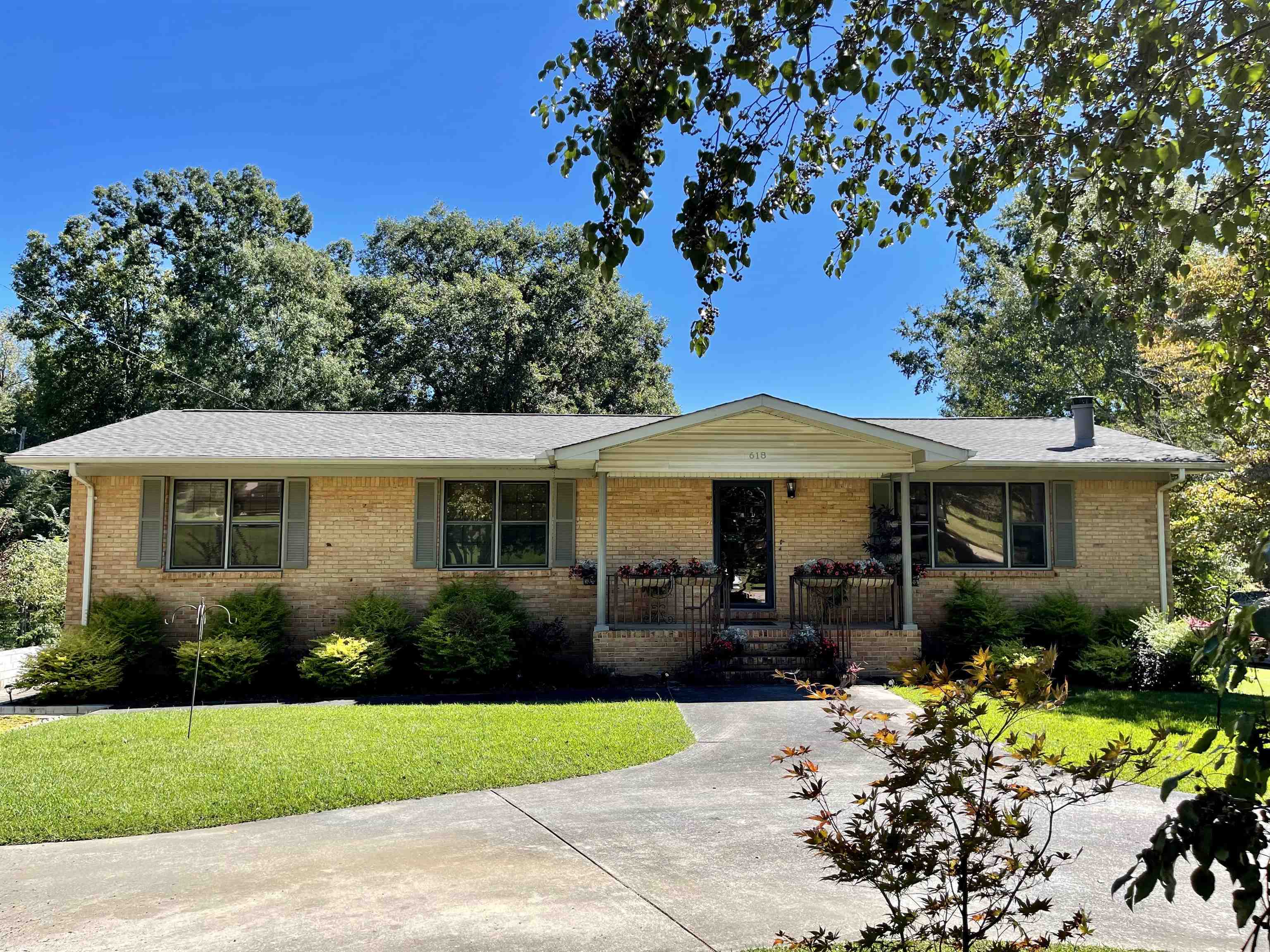 Property Photo:  618 Dale Ave NW  AL 35055 