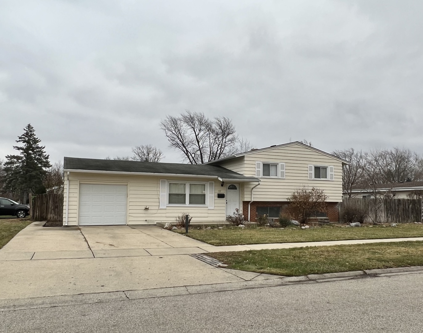 Property Photo:  157 W Jeffery Avenue  IL 60090 