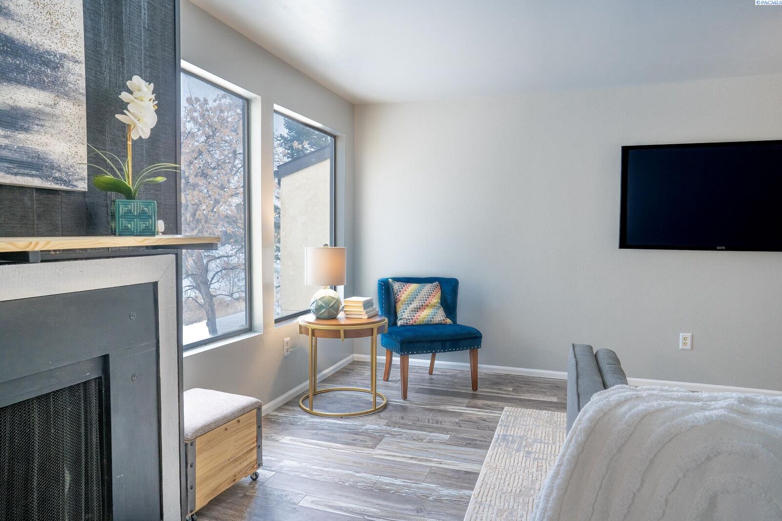 Property Photo: 303 Gage Blvd Unit 308 WA 99352