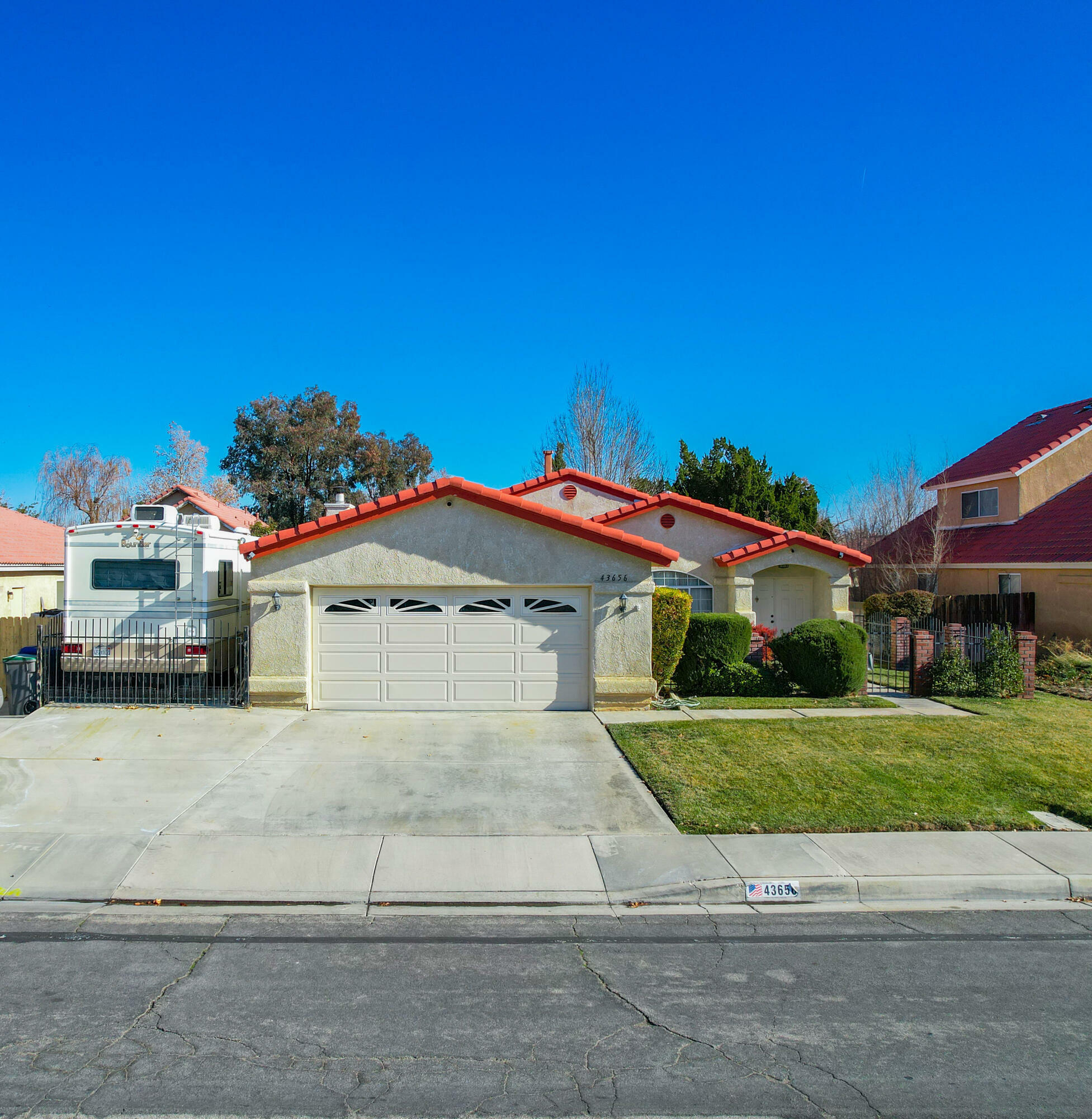 Property Photo:  43656 E 17th Street  CA 93535 