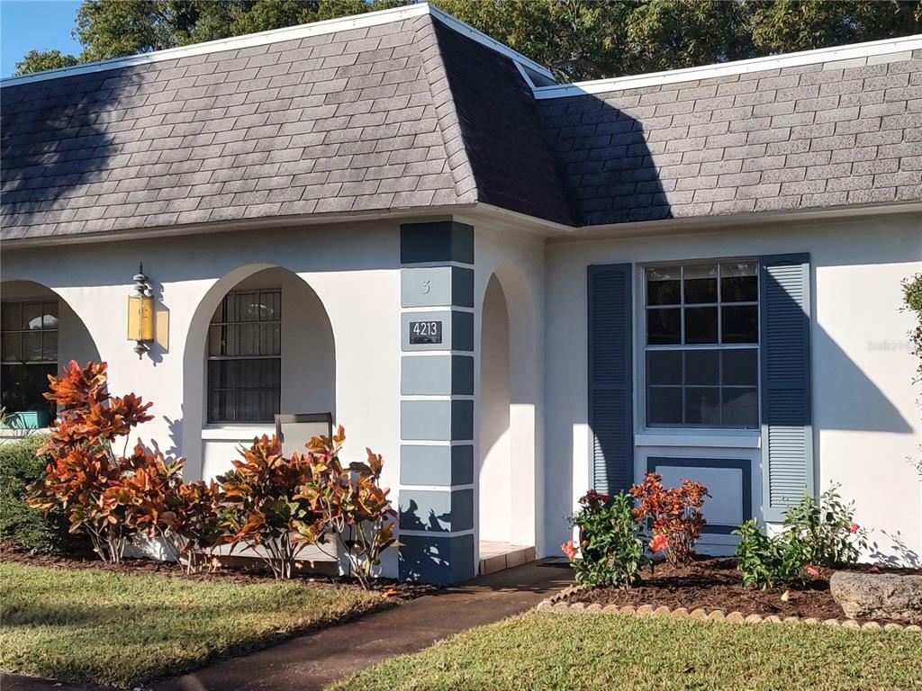 Property Photo: 4213 Redcliff Place FL 34652