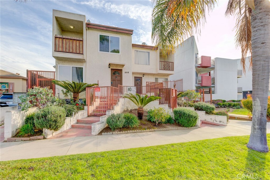 Property Photo:  808 S Osage Avenue 1  CA 90301 