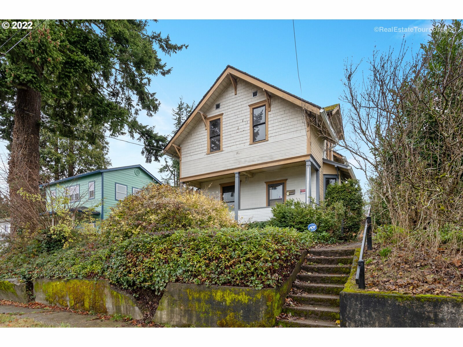 Property Photo:  412 Logus St  OR 97045 